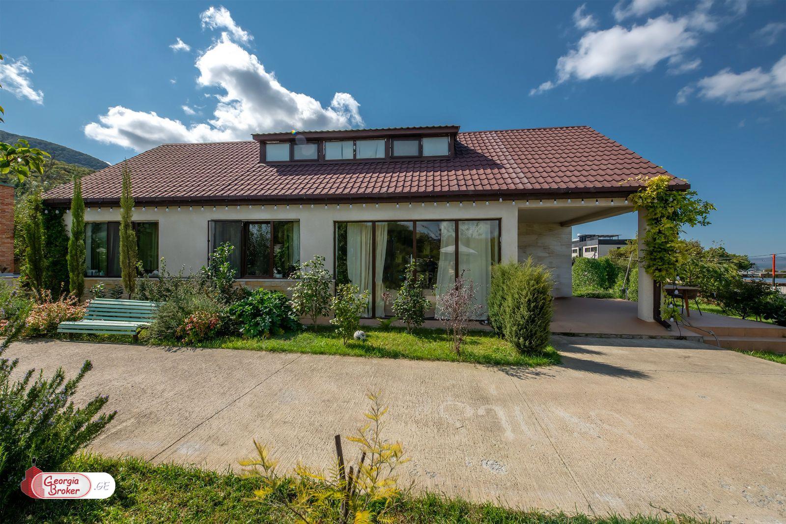 nearly repaired 8-room house for sale